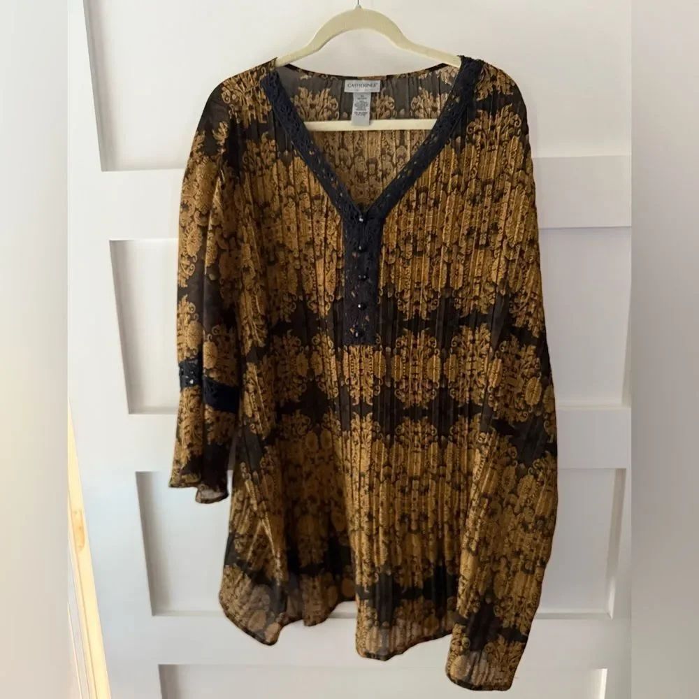 Vintage Catherine’s Boho Pleated V-Neck Tunic Top in Black & Gold